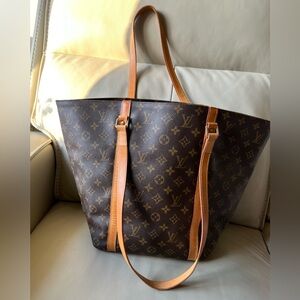 Louis Vuitton Tote bag in great condition!